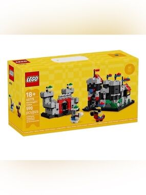 Lego Mini Knights Castle Set 40775 590 Pieces NIB